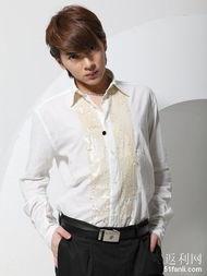 成人服饰模特男动作视频,男性服饰模特动感瞬间捕捉