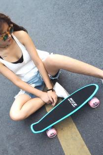 滑板成人女款初学视频,专为女性初学者打造的滑板教学视频解析