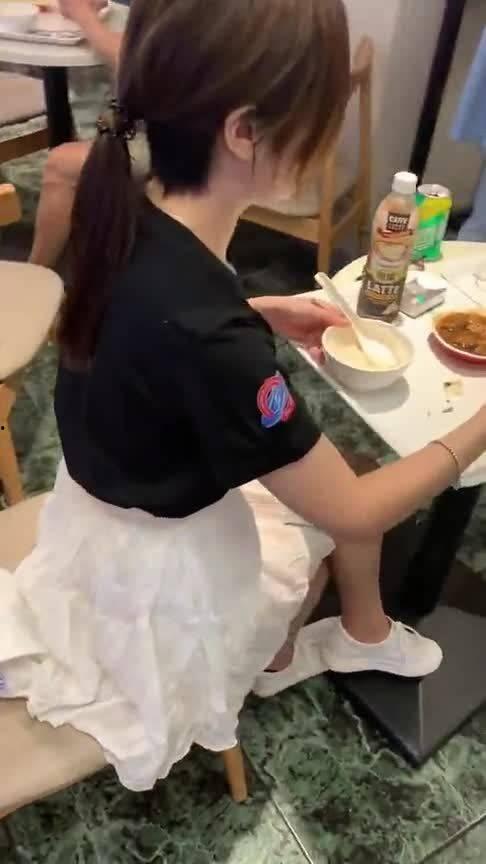 成人围脖吃饭简易视频,轻松学做家常美食